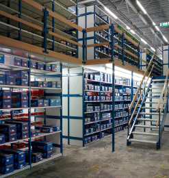 Magazijnstellingen nieuw en gebruikt - L.P. Petersen